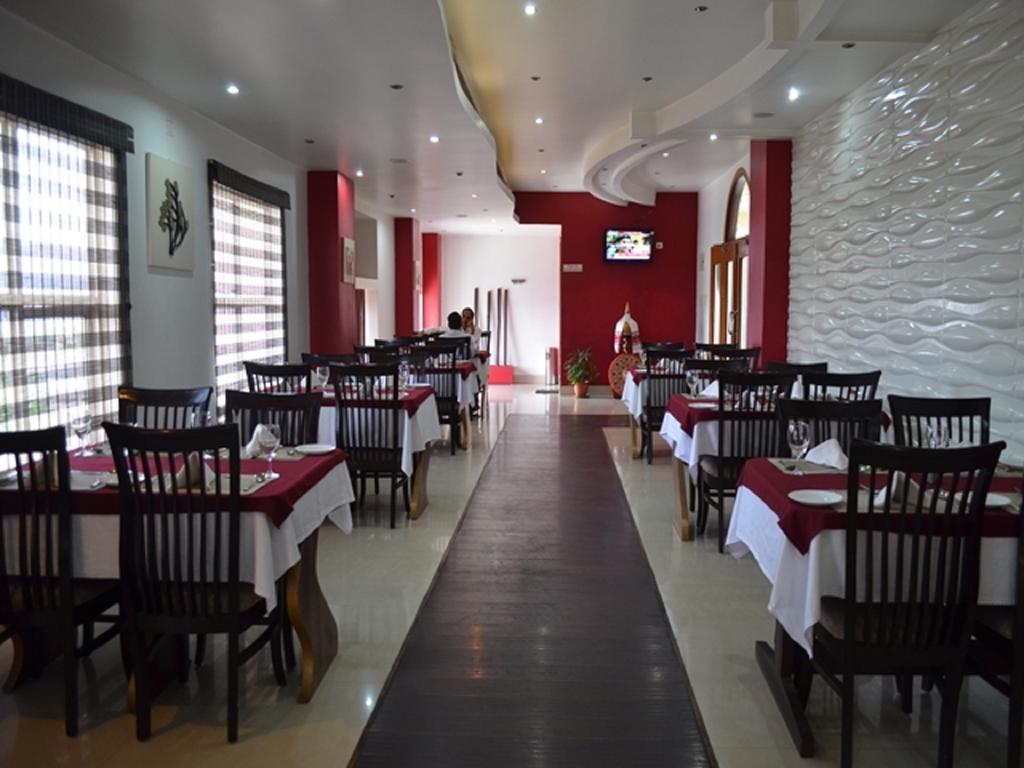 Hotel Rajdhani Regency Гувахати Екстериор снимка