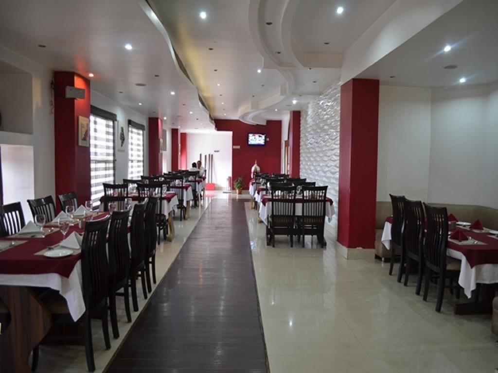 Hotel Rajdhani Regency Гувахати Екстериор снимка