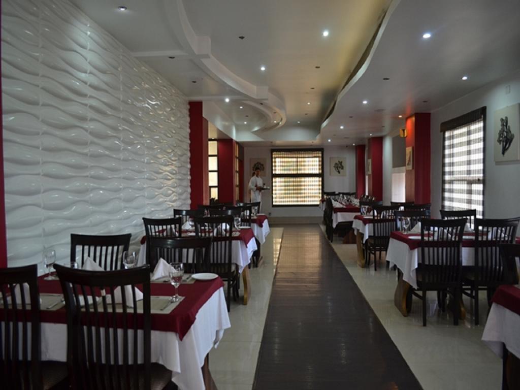 Hotel Rajdhani Regency Гувахати Екстериор снимка