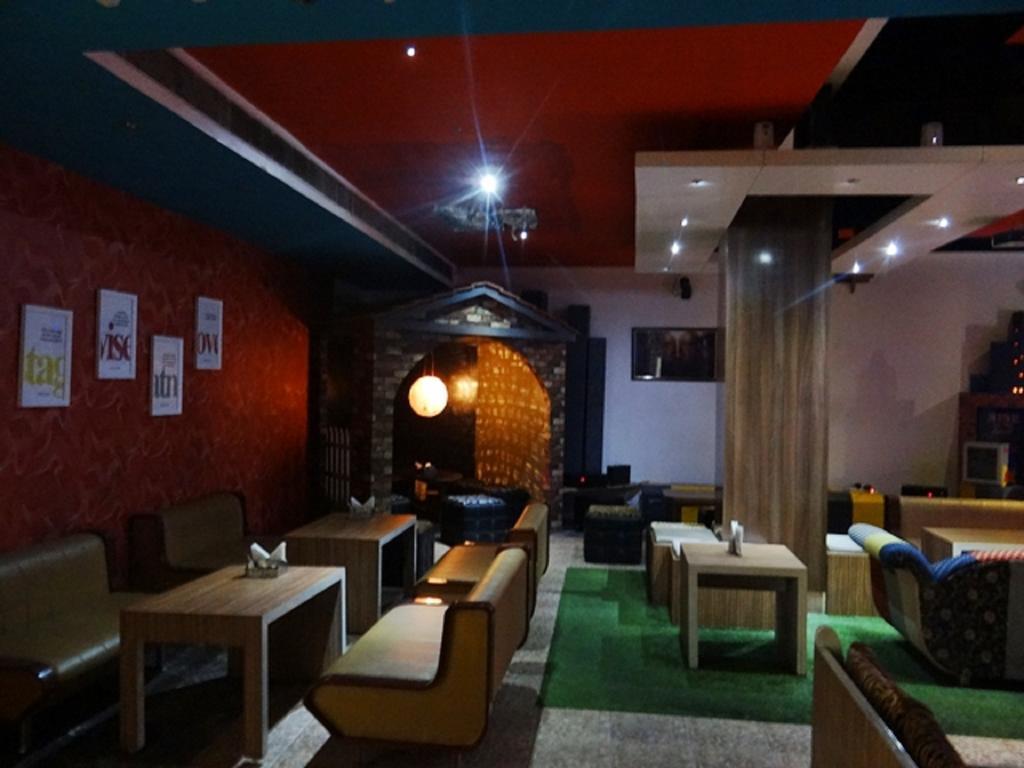 Hotel Rajdhani Regency Гувахати Екстериор снимка